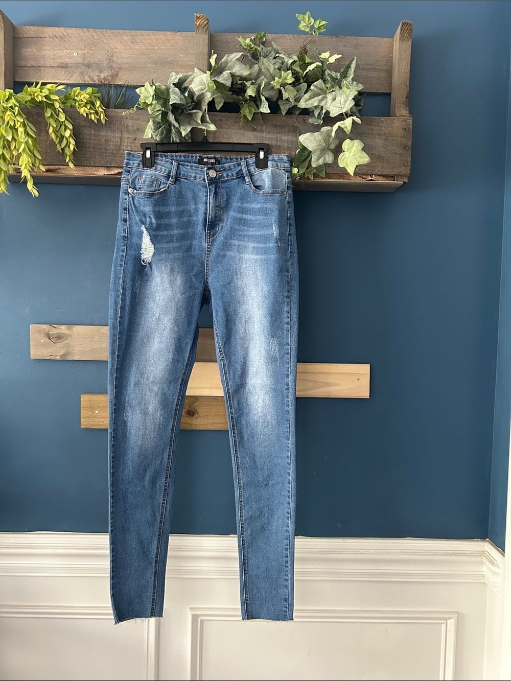 Missguided Light Blue Distressed, faded Skinny Jeans EUC 10 tall